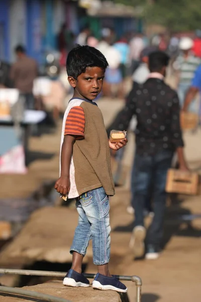 Indian Children Watching Hyderabad India April 2021 — Stockfoto