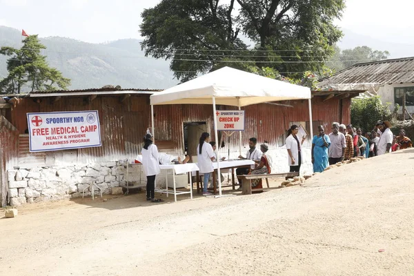 Kırsal bölgedeki Ücretsiz Tıp Kampı