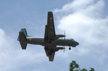 Dünya 'ya Yakın Uçan Uçak