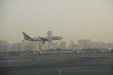 Dünya 'ya Yakın Uçan Uçak