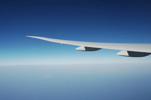 Vista Aerea Delle Nuvole Attraverso Finestra Volo — Foto Stock