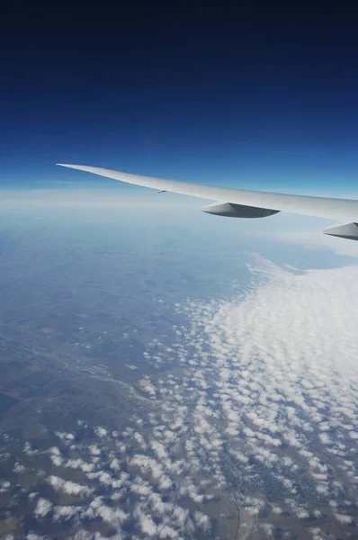 Uçuş Penceresinden Bulutların Hava Görüntüsü — Stok fotoğraf