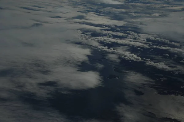 Vista Aérea Nuvens Através Janela Voo — Fotografia de Stock