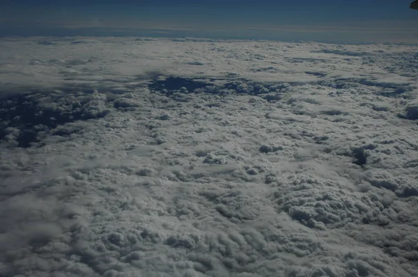 Vista Aérea Nuvens Através Janela Voo — Fotografia de Stock