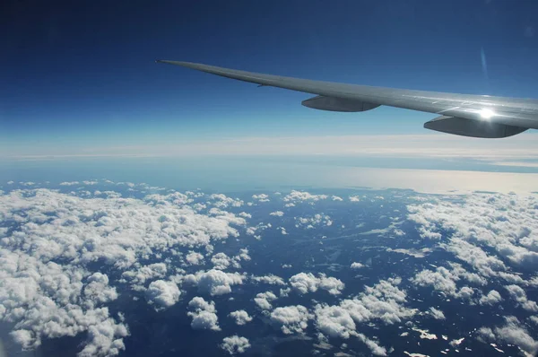 Вид Повітря Хмари Крізь Вікно Польоту — стокове фото
