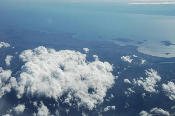 Vista Aérea Nuvens Através Janela Voo — Fotografia de Stock