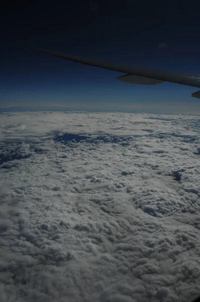Uçuş Penceresinden Bulutların Hava Görüntüsü — Stok fotoğraf
