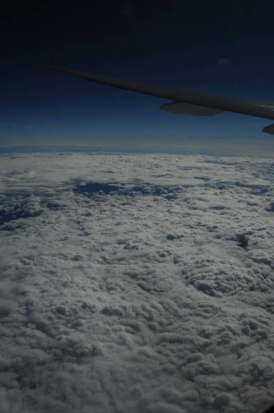 Vista Aérea Nuvens Através Janela Voo — Fotografia de Stock