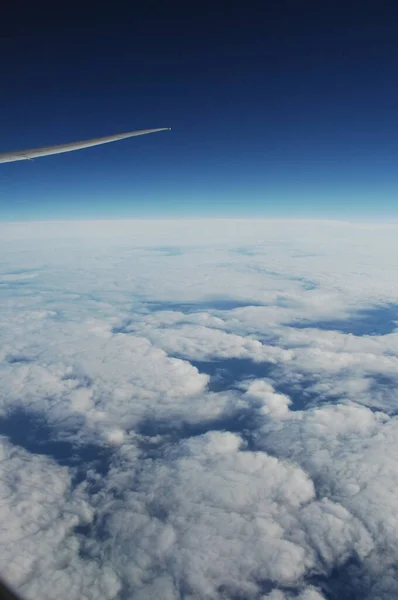 Vue Aérienne Des Nuages Travers Fenêtre Vol — Photo