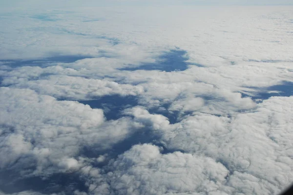 Luchtfoto Van Wolken Door Het Raam Van Vlucht — Stockfoto