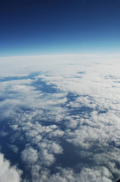 Vista Aérea Nuvens Através Janela Voo — Fotografia de Stock