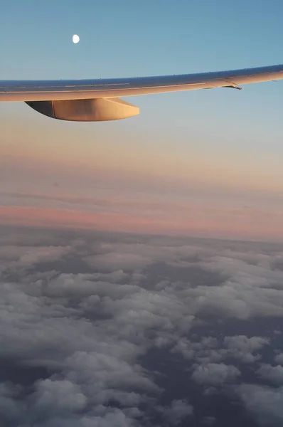 Luchtfoto Van Wolken Door Het Raam Van Vlucht — Stockfoto