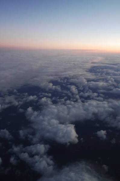 Vista Aérea Nuvens Através Janela Voo — Fotografia de Stock