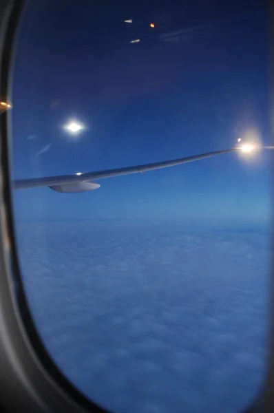 Luftaufnahme Der Wolken Durch Das Flugfenster — Stockfoto