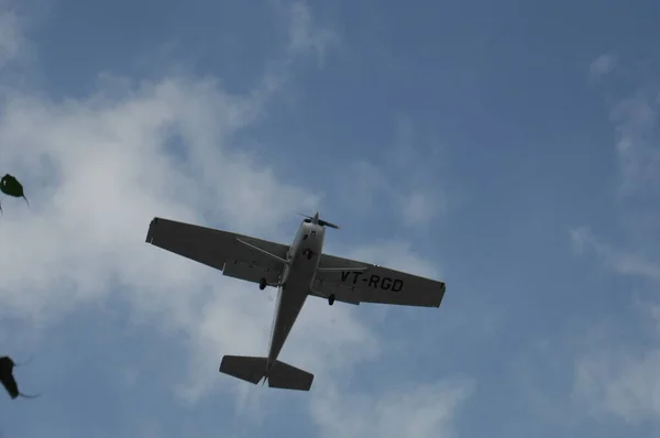 Aéronefs Volant Près Terre — Photo