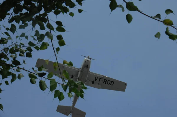 Aviones Que Vuelan Cerca Tierra — Foto de Stock