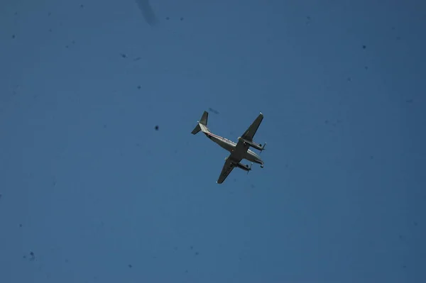 Aviones Que Vuelan Cerca Tierra — Foto de Stock