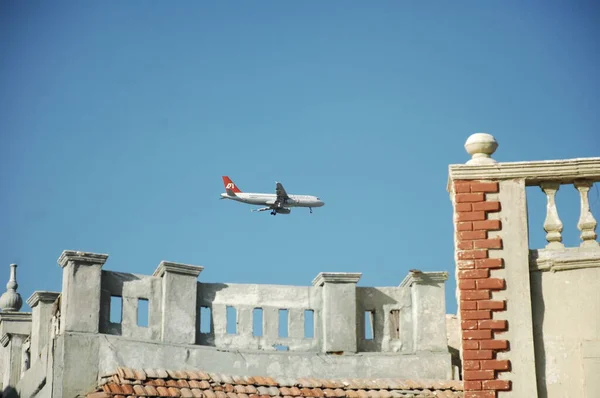 地球に近い航空機 — ストック写真