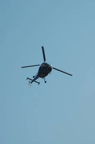 Hélicoptère Volant Près Terre — Photo