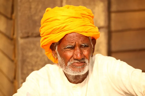 Old Man in Desert — Stock Photo, Image