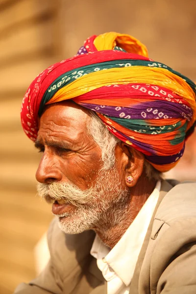 Old Man in Desert — Stock Photo, Image