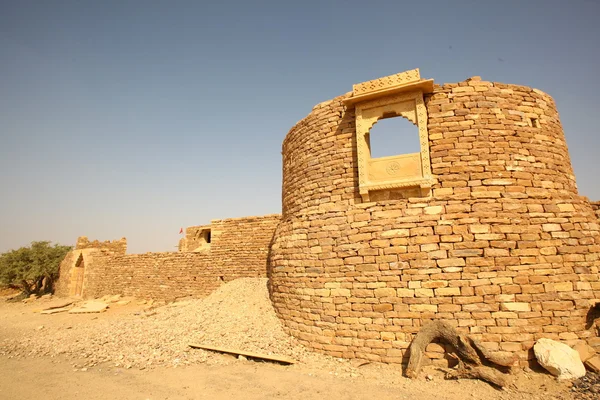 Vieilles ruines dans le désert — Photo