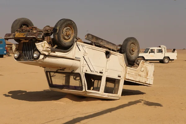 砂漠で車の事故 — ストック写真