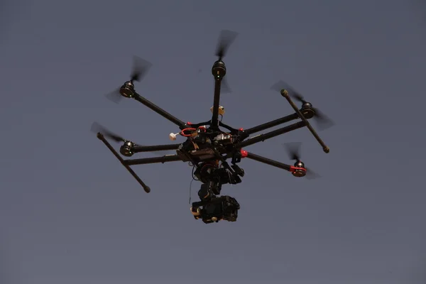 Antenowe drone na błękitne niebo — Zdjęcie stockowe