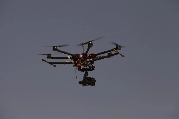 Antenowe drone na błękitne niebo — Zdjęcie stockowe
