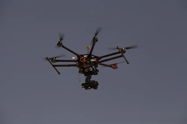 Antenowe drone na błękitne niebo — Zdjęcie stockowe