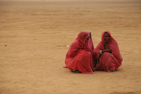Le povere donne nel deserto — Foto Stock