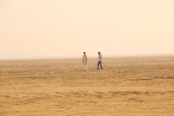 Arme Menschen in der Wüste — Stockfoto