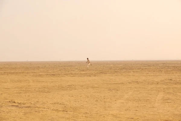 Poor  Man in Desert — Stock Photo, Image