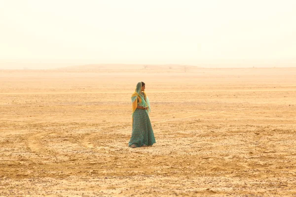 Poor Woman in Desert — Stock Photo, Image