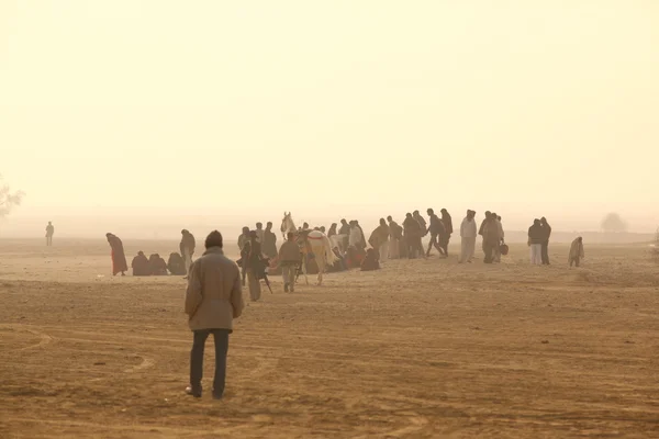 사막에서 마 가난한 사람들 — 스톡 사진