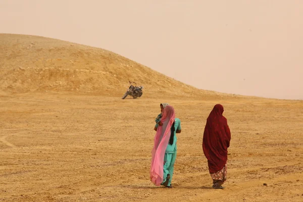 Pobres en el desierto —  Fotos de Stock