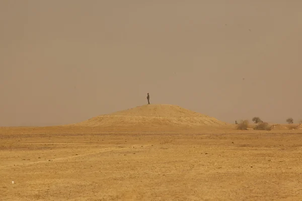 Gente pobre del pueblo en el desierto —  Fotos de Stock