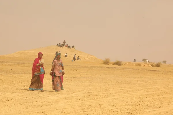 砂漠の村の貧しい人々 — ストック写真