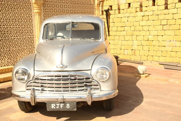 Vintage bil i gamla fortet — Stockfoto
