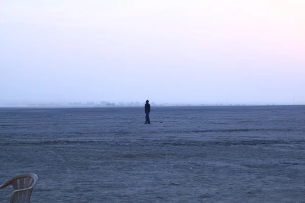 Hombre en Dsert —  Fotos de Stock