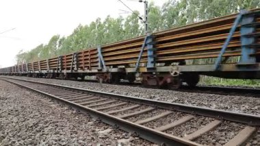 Haydarabad Hindistan kırsalından geçen tren 10 Ekim 2025