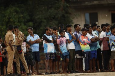 Hint Köylüleri 1 Kasım 2025 Hyderabad Hindistan 'ı izliyor.