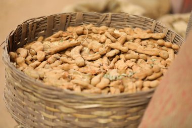 Tamarind Meyvesi bir Hint pazarında sergilendi