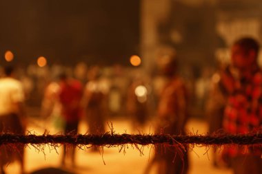 Markette kahverengi hindistan cevizi sütun ipi