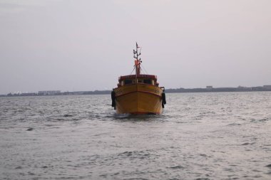 Deniz Kakinada 'da balıkçı teknesi. Hindistan. 15 Ocak 2026.