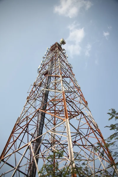 Mobiele telefoon bedrijf toren — Stockfoto