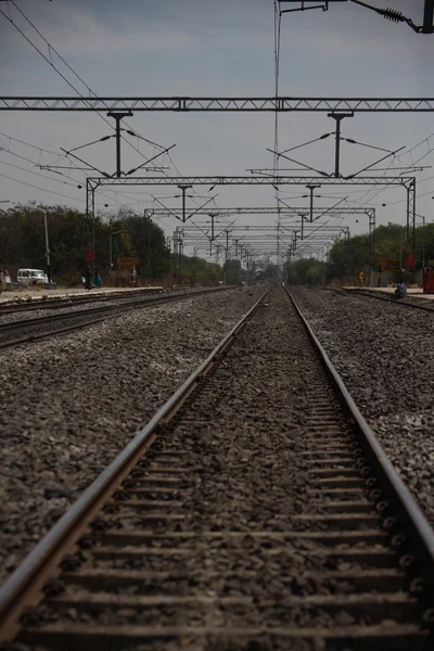 Trilha de trem na área rural Índia — Fotografia de Stock