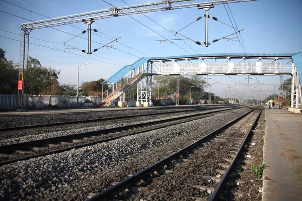 Trilha de trem na área rural Índia — Fotografia de Stock