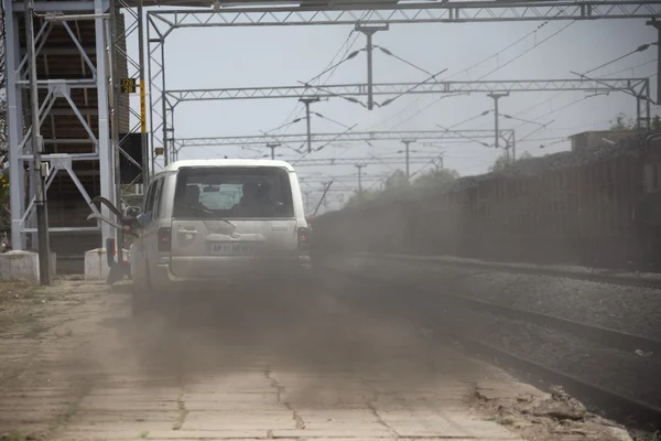 Železniční trať na venkovské oblasti Indie — Stock fotografie