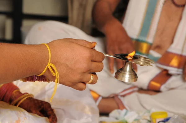 Індійська людей руки в молитві — стокове фото